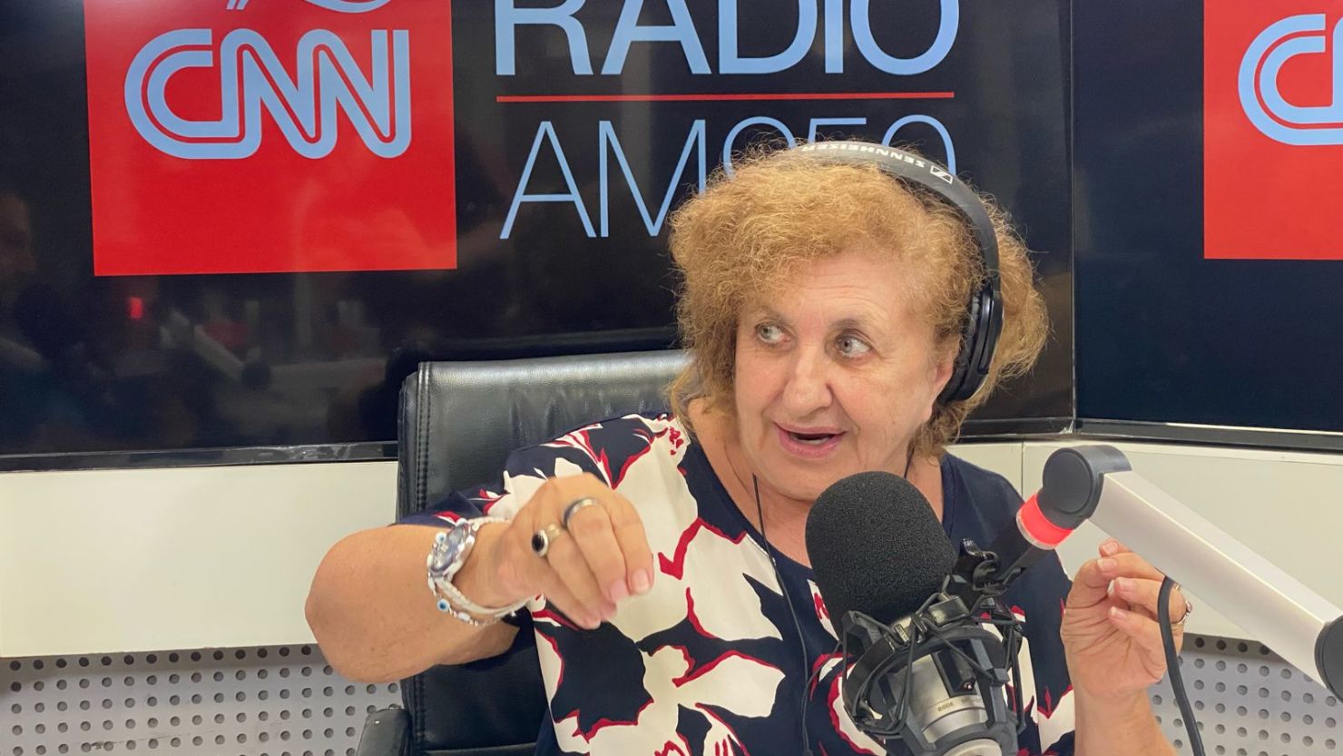 Catalina Dlugi en CNN Radio.