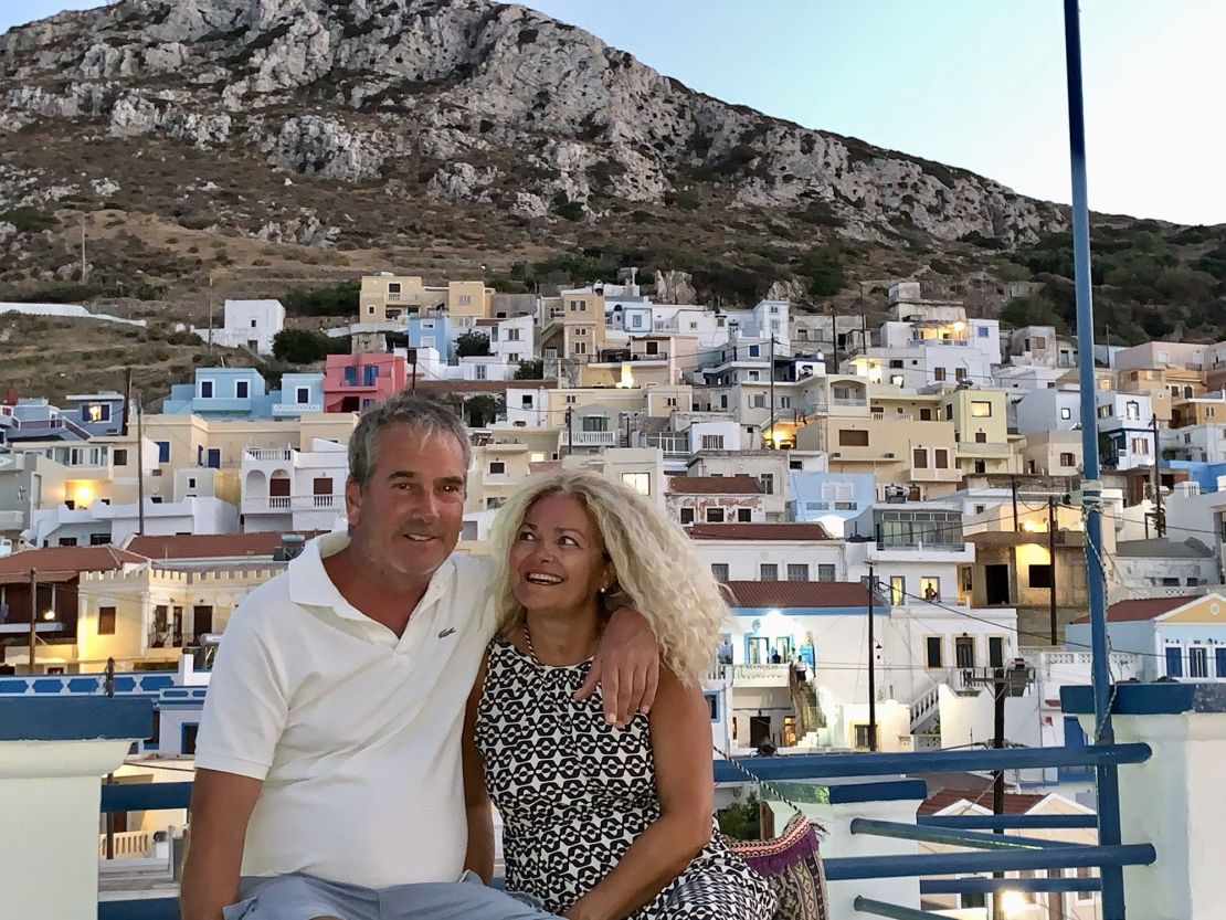 A Matt y Cristina les encanta viajar juntos. Aquí están en Grecia, uno de sus destinos favoritos. Crédito: Matt Reinecke y Cristina Farina