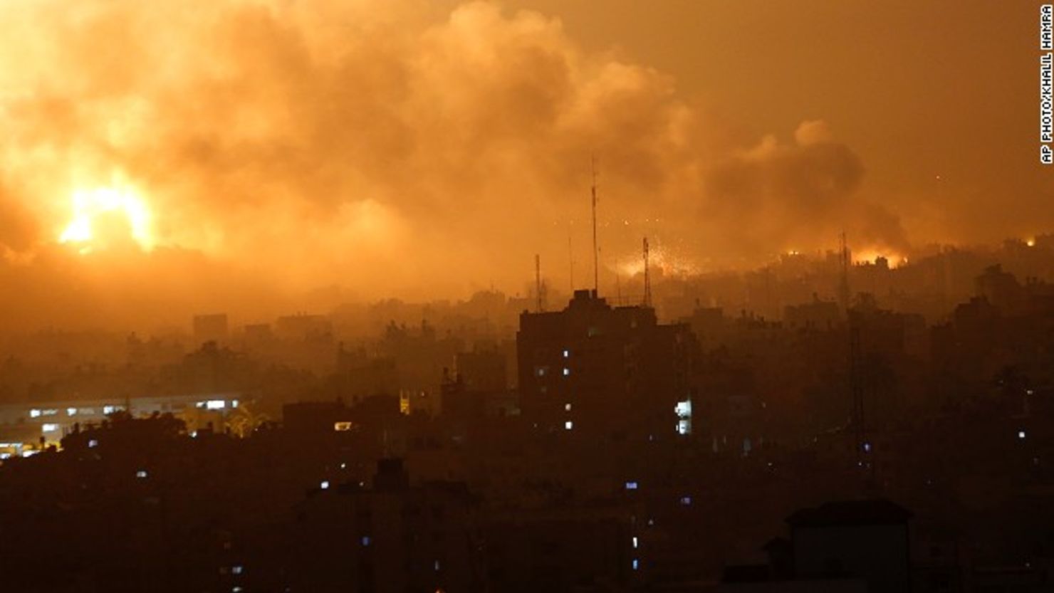 CNNE 158016 - 140722114228-gaza-flames-story-top