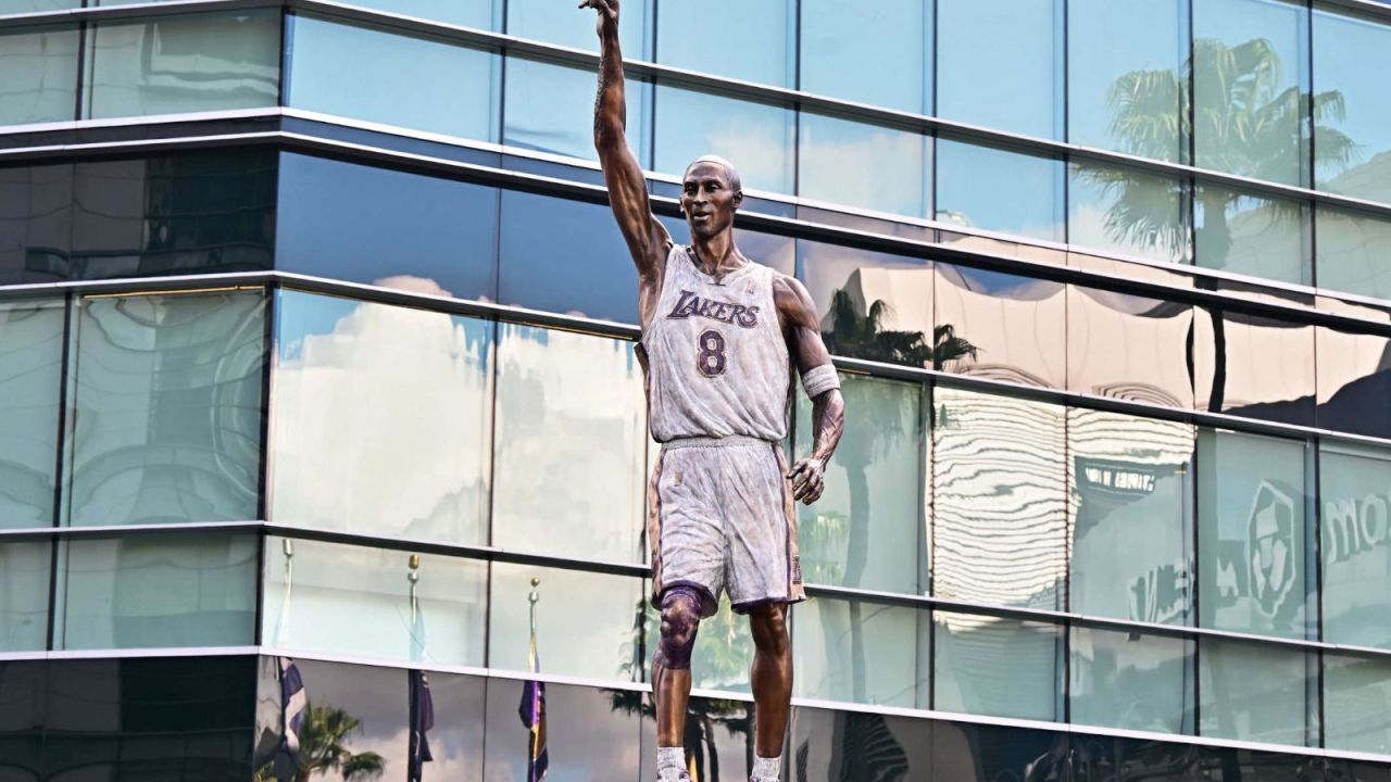 CNNE 1580262 - develan estatua de kobe bryant