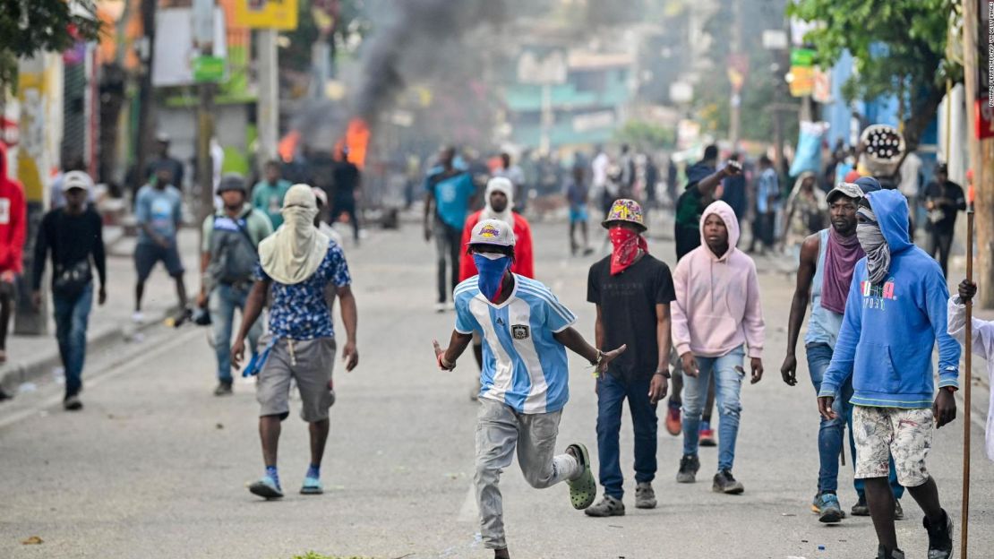 Los pandilleros controlan el 80% de la capital de Haití, Puerto Príncipe.