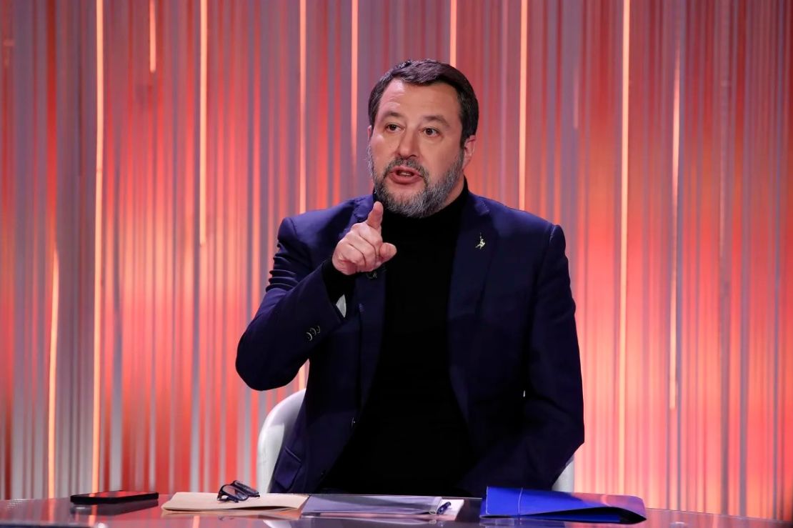 Matteo Salvini argumentó que no se debería haber permitido a los sospechosos -que son migrantes egipcios- permanecer en Italia.