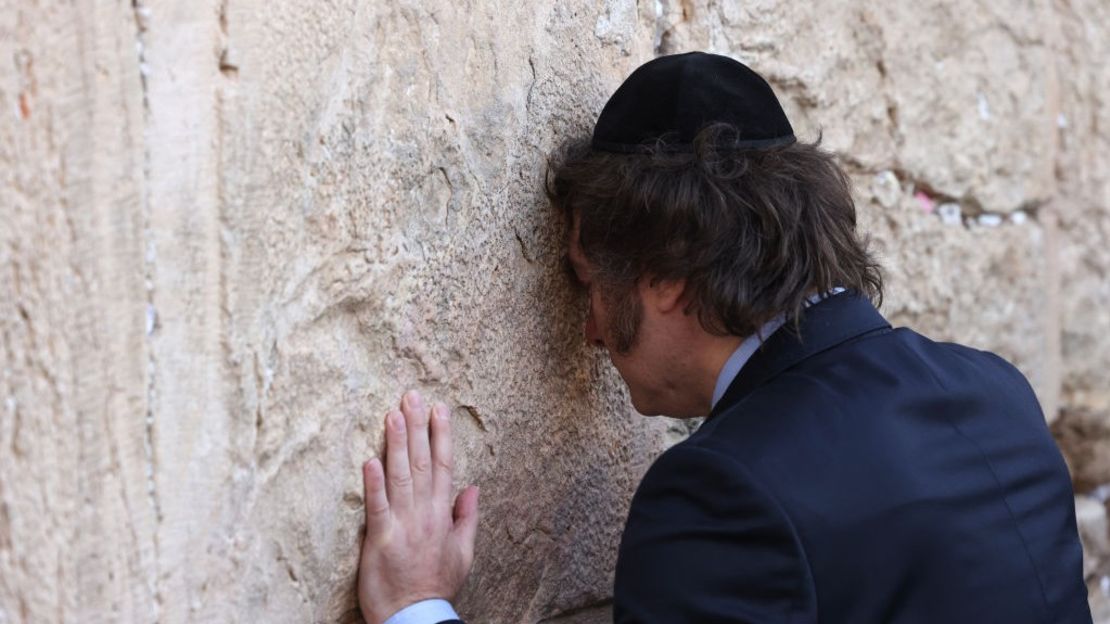 Javier Milei en el Muro de los Lamentos, el 6 de febrero de, 2024.