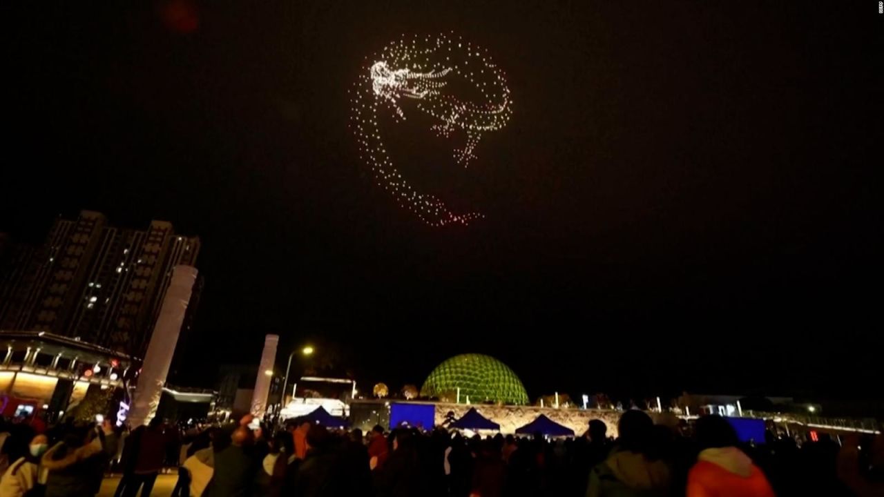 CNNE 1581266 - espectaculo de drones en las celebraciones del ano nuevo lunar en china