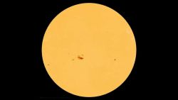 CNNE 1581336 - la nasa comparte un video de una enorme mancha en el sol