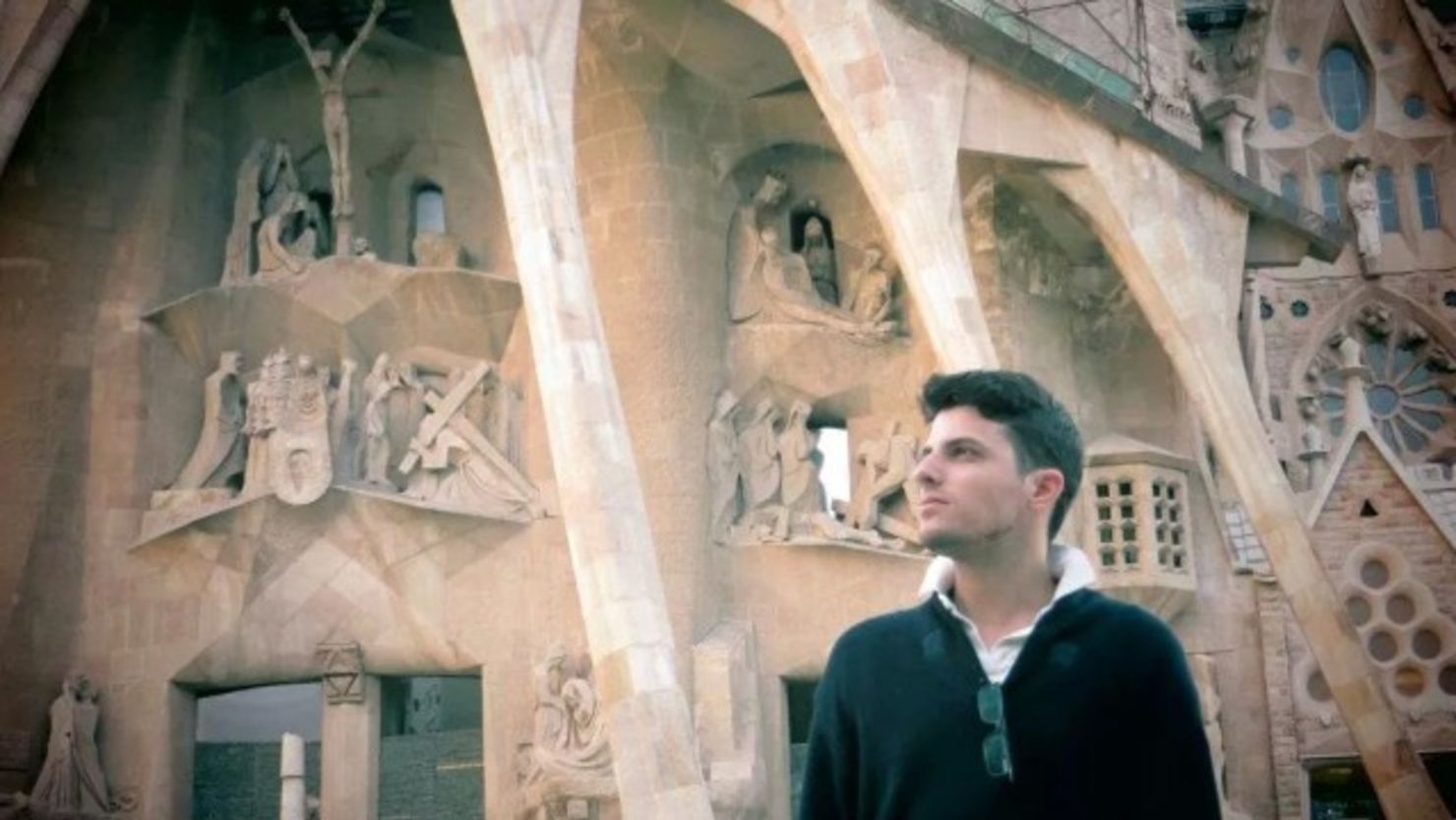 CNNE 158346 - andres rosenberg benadretti, en la foto en la sagrada familia de barcelona, espera tener pronto ciudadania espanola-