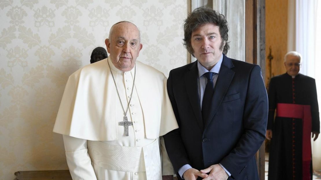 El papa Francisco, junto al presidente de Argentina, Javier Milei.