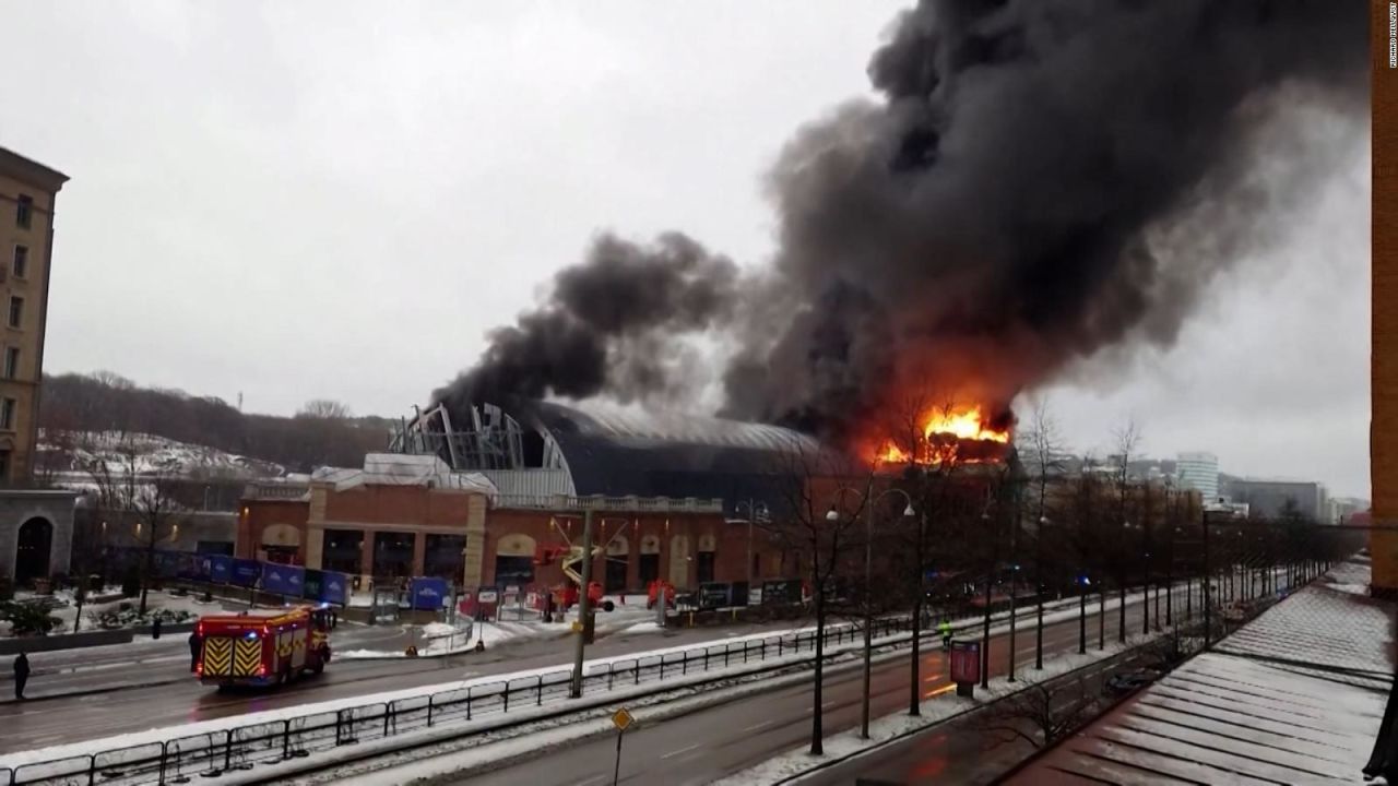 CNNE 1592618 - incendio en parque de diversiones en suecia