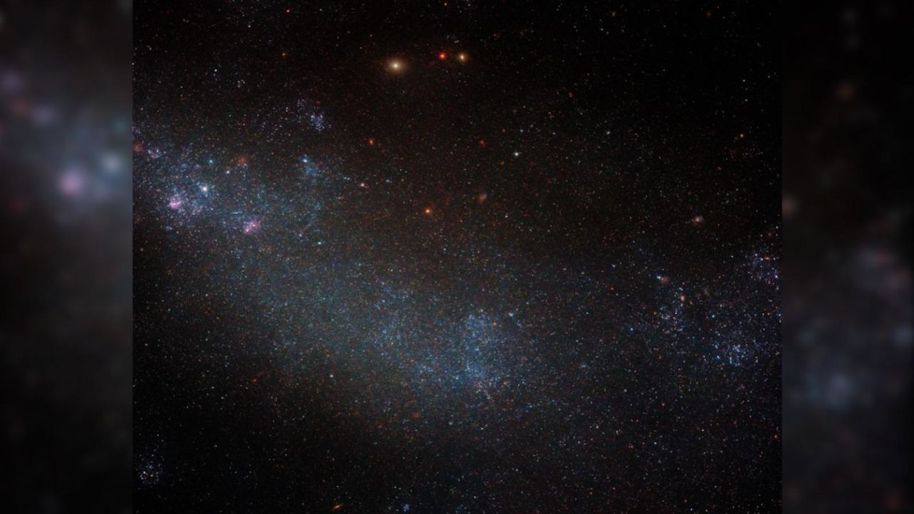 CNNE 1592716 - el telescopio hubble detecta una galaxia cubierta de estrellas