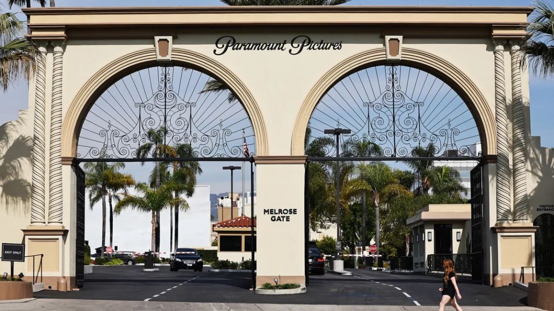 El logotipo de Paramount Pictures se muestra frente a Paramount Studios el 31 de enero de 2024 en Los Ángeles, California. Mario Tama/Getty Images