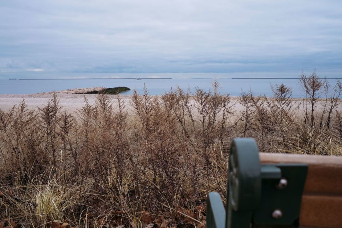 Un día nublado en la playa de Savin Rock, en West Haven, Connecticut. La gran mayoría de los estados, incluido Connecticut, carecen de leyes contra el fraude de fertilidad. Crédito: Laura Oliverio/CNN