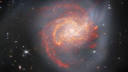 CNNE 1593402 - la nasa celebra san valentin con una "rosa" cosmica