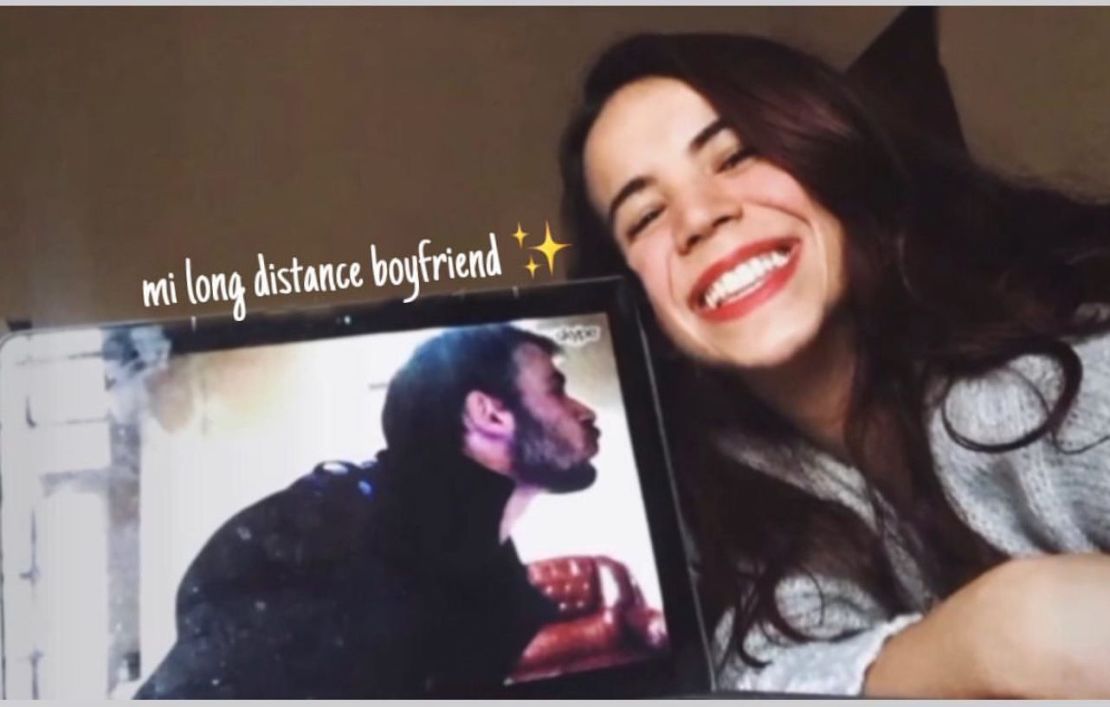 Alex y Mel mantuvieron su relación a distancia por dos años.