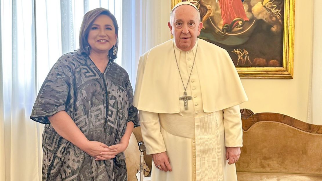 Xóchitl Gálvez en reunión con el papa Francisco.