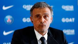 CNNE 1594715 - postura de luis enrique en el caso entre mbappe y el psg