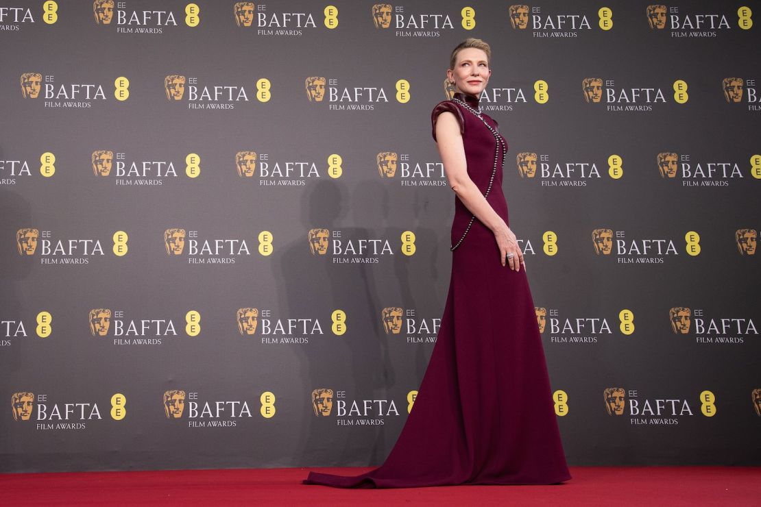 Cate Blanchett eligió un vestido de Louis Vuitton hecho de tela muerta y un collar reutilizado de las joyas que usó en los BAFTA del año pasado.