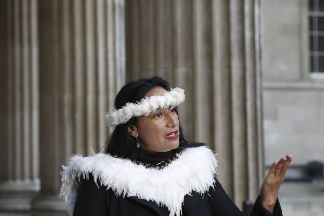 La ex gobernadora de la Isla de Pascua, Tarita Alarcón Rapu, en la foto durante una visita al Museo Británico en 2018. Adrian Dennis/AFP/Getty Images