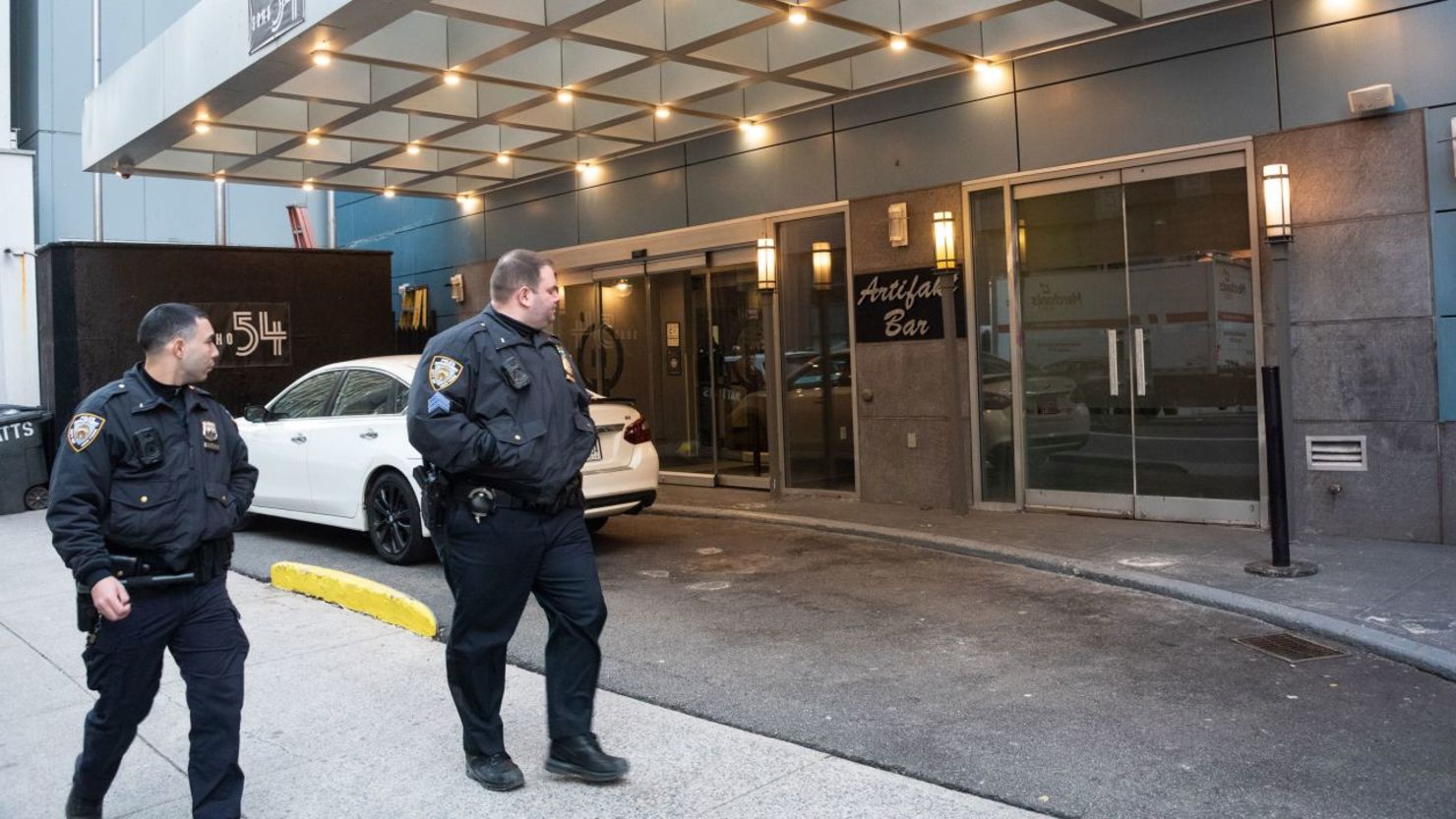 La policía respondió después de que una mujer fuera encontrada muerta en una habitación del Hotel SoHo 54 en Manhattan, Nueva York, el 8 de febrero de 2024. Crédito: Gardiner Anderson/New York Daily News/TNS/Zuma