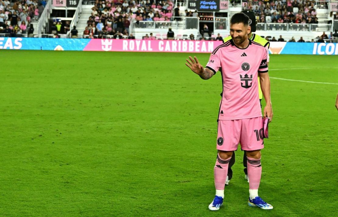 Messi previo al inicio del partido de pretemporada contra el Newell's Old Boys.