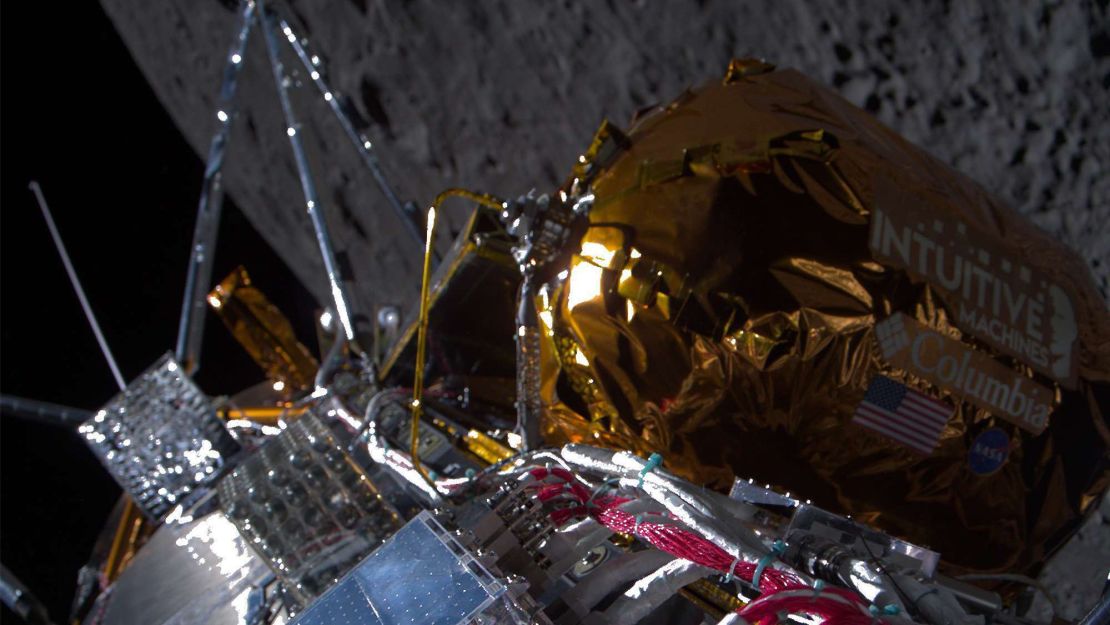 Odysseus pasa sobre el lado cercano de la luna luego de su inserción en la órbita lunar el 21 de febrero. Intuitive Machines/NASA/X