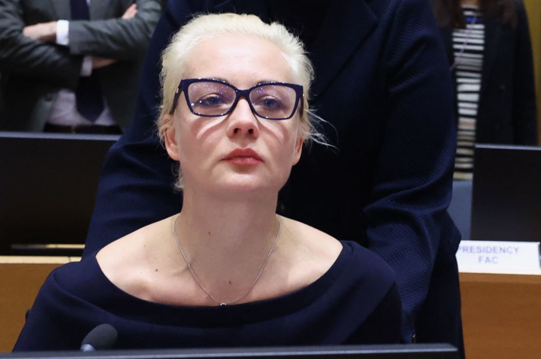 Yulia Navalnaya, viuda del crítico del Kremlin, Alexey Navalny, participa en una reunión de Ministros de Asuntos Exteriores de la Unión Europea en Bruselas, Bélgica, el 19 de febrero de 2024. (Foto: Yves Herman/Pool/AFP/vía Getty Images).