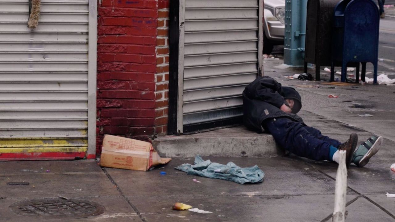 CNNE 1610680 - la vida de las personas en kensington- uno de los mercados abiertos de drogas mas grandes de ee-uu-