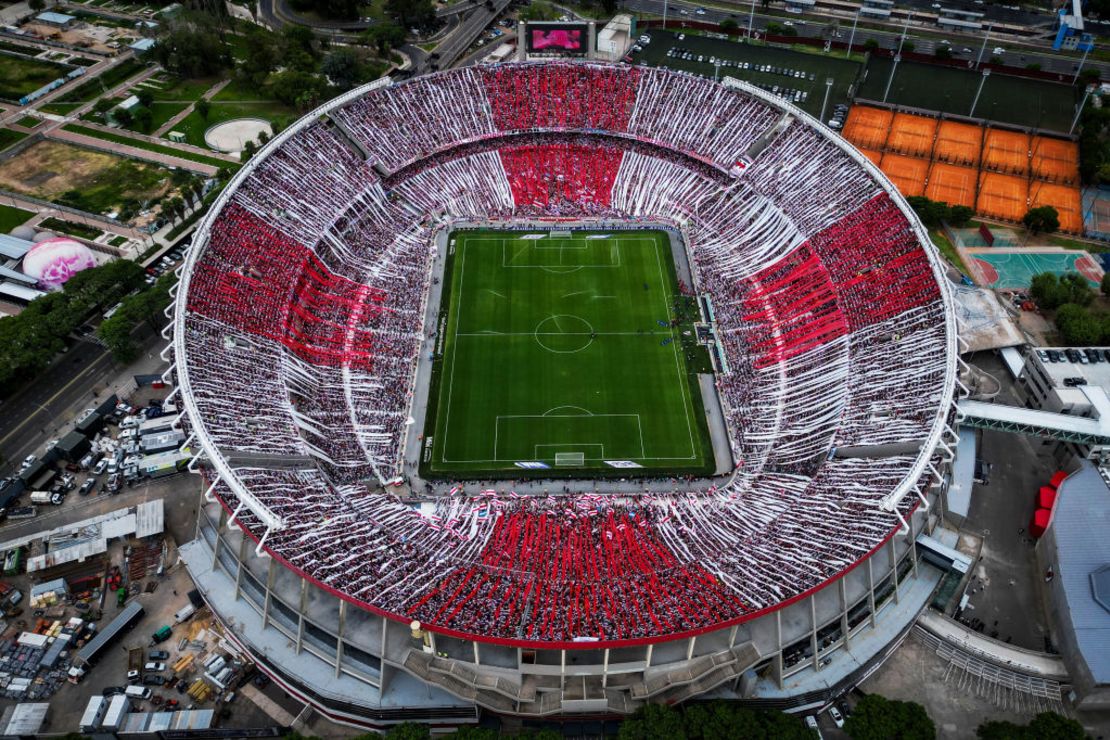 Vista aérea del estadio previo al derbi de la Copa de la Liga Profesional 2024 entre River Plate y Boca Juniors en el Estadio Más Monumental Antonio Vespucio Liberti el 25 de febrero de 2024 en Buenos Aires, Argentina. Crédito: Tomás Cuesta/Getty Images