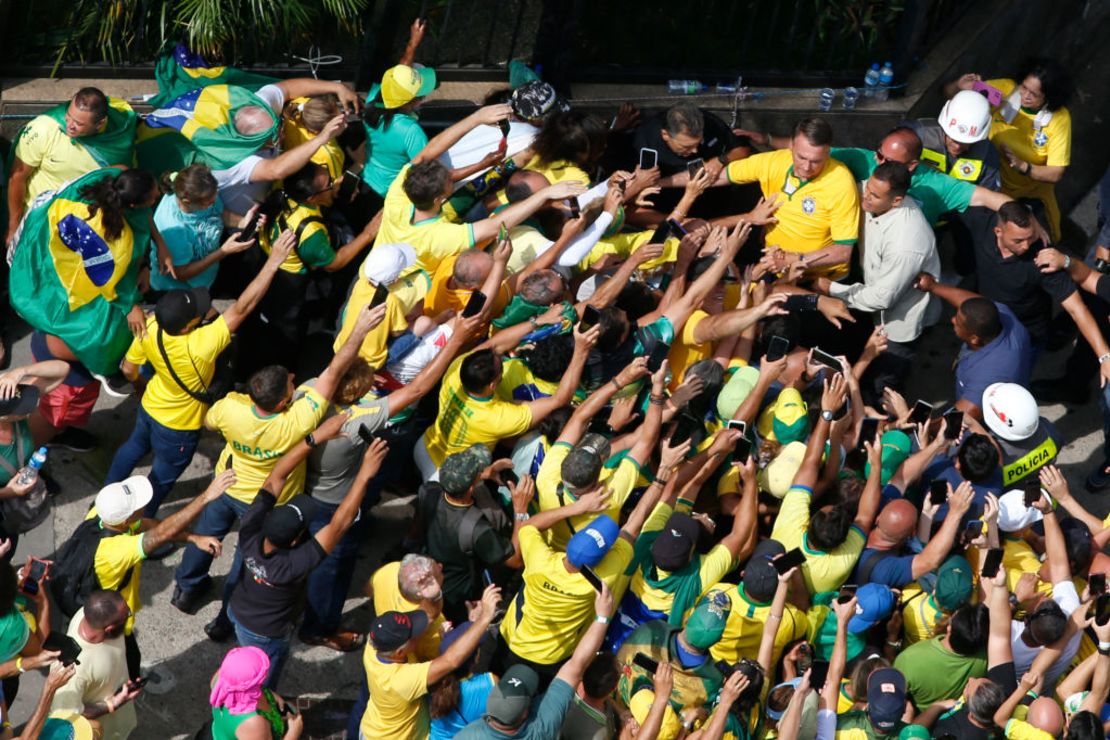 Vista aérea que muestra al expresidente brasileño Jair Bolsonaro (2019-2022) llegando a un mitin en Sao Paulo, Brasil, el 25 de febrero de 2024. Crédito: MIGUEL SCHINCARIOL/AFP vía Getty Images