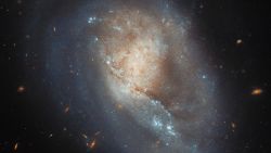CNNE 1611390 - una galaxia enana, la imagen del dia de la nasa