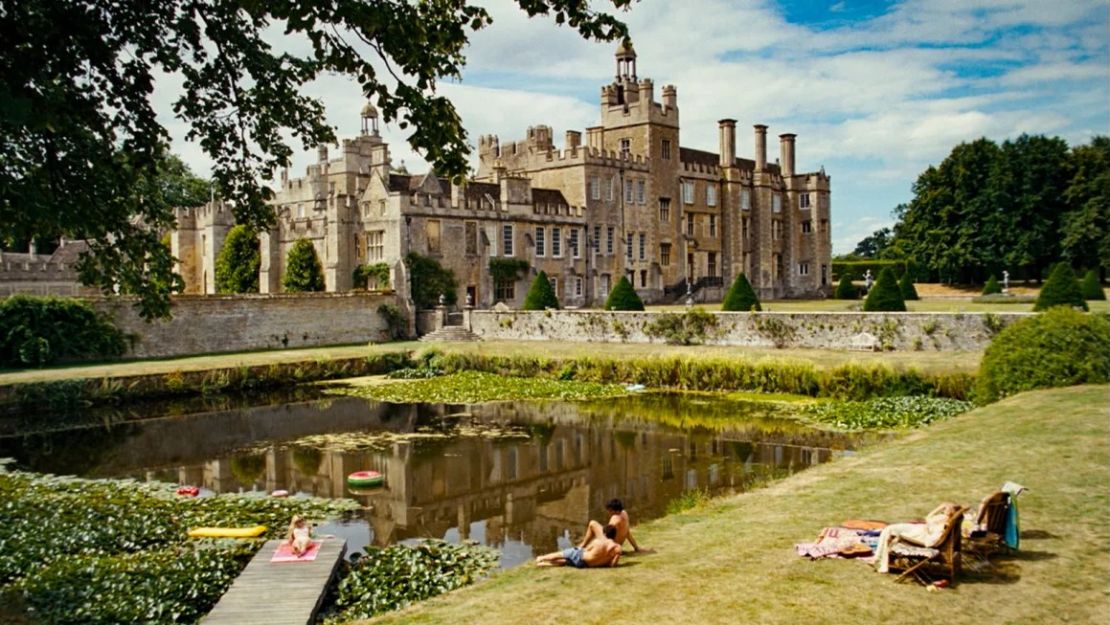 Los visitantes han llegado en masa a Drayton House, la mansión rural inglesa donde se filmó la exitosa película "Saltburn". Cortesía de MGM/Amazon Studios