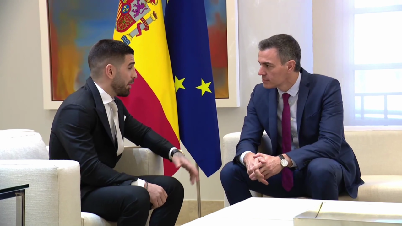 CNNE 1611850 - pedro sanchez revela que topuria tendra pronto su dni espanol