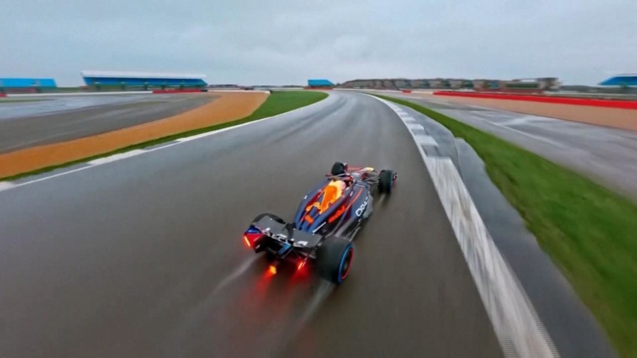 CNNE 1612150 - max verstappen encuentra a un rival de alta velocidad- un dron