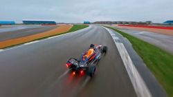 CNNE 1612150 - max verstappen encuentra a un rival de alta velocidad- un dron