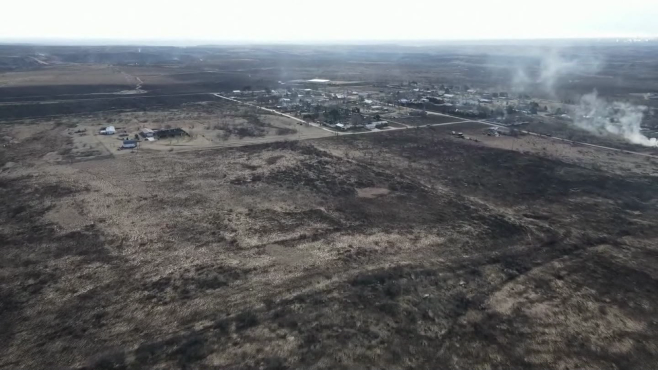 CNNE 1613335 - video muestra el dano dejado por los incendios forestales en texas
