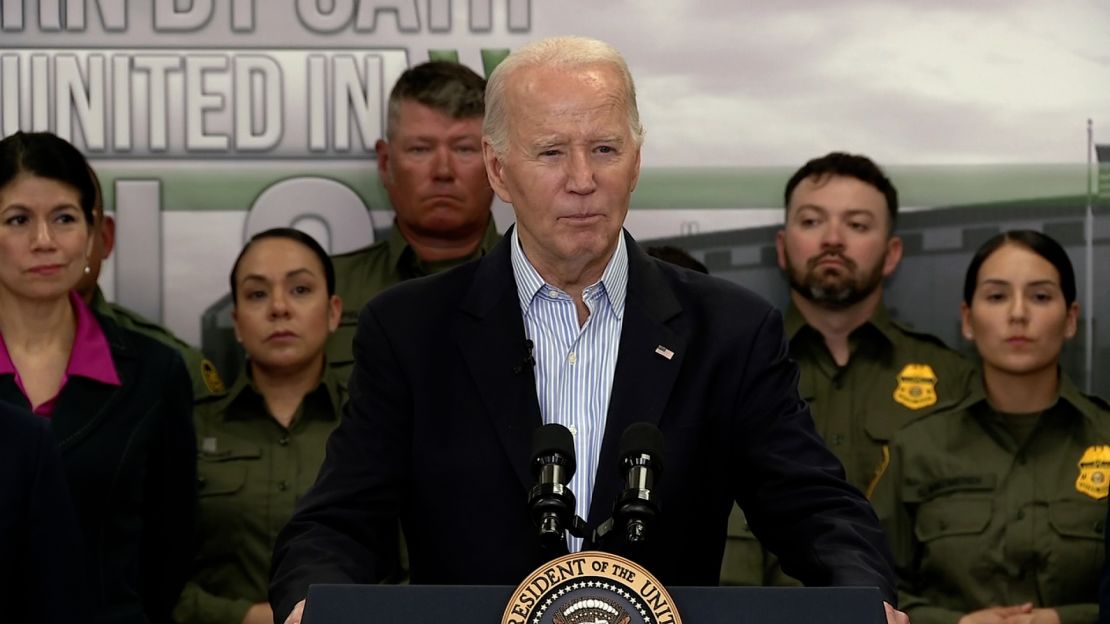 El presidente Joe Biden habla tras una visita a la frontera entre Estados Unidos y México el jueves en Texas.