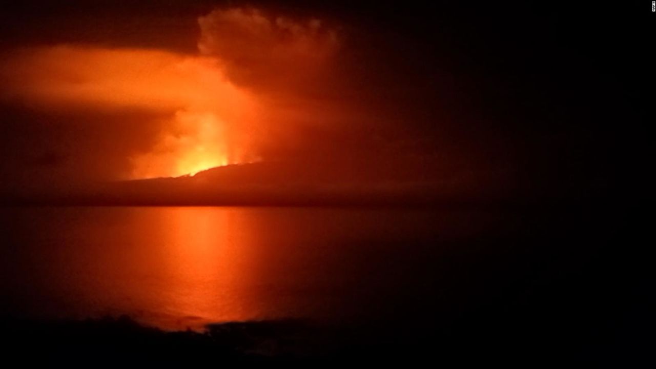 CNNE 1614726 - volcan la cumbre entra en erupcion