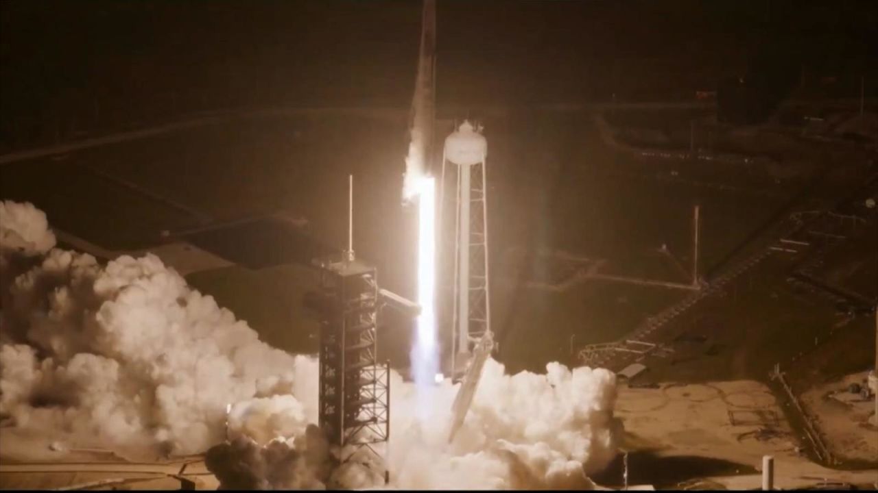 CNNE 1614884 - nasa y spacex lanzan con exito la mision crew-8