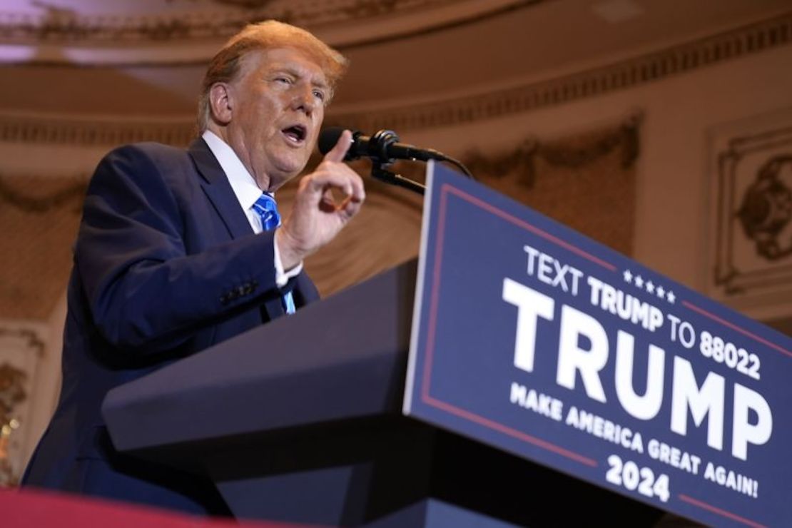 El candidato presidencial republicano, el expresidente Donald Trump, habla en una fiesta de noche de elecciones del supermartes el martes 5 de marzo de 2024, en Mar-a-Lago en Palm Beach, Florida. (Foto AP / Evan Vucci) Evan Vucci / AP