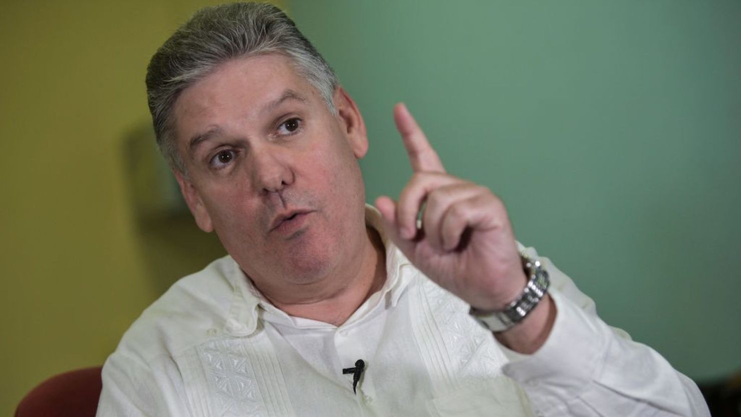 El ministro cubano de Economía, Alejandro Gil, habla durante una entrevista con la AFP en el Ministerio de Economía, en La Habana, el 17 de diciembre de 2019.(Foto: YAMIL LAGE/AFP vía Getty Images).