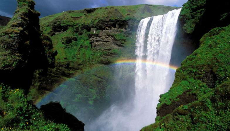 Islandia es el segundo país más feliz del mundo. A dos horas de carretera de la capital se encuentran maravillosas cascadas y muchas maravillas de la naturaleza (Getty Images).