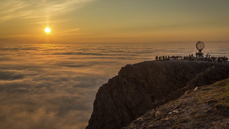 Noruega es el cuarto país más feliz del mundo y el Cabo Norte es considerado por muchos como el mejor lugar para ver el Sol al mediodía. Durante varios meses del año, el Sol ser observa por muy corto tiempo (Getty Images).