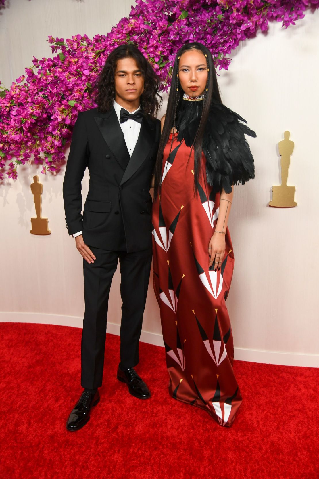 D'Pharaoh Woon-A-Tai and Quannah Chasinghorse. (Foto: Alberto Rodriguez/Variety/Getty Images).