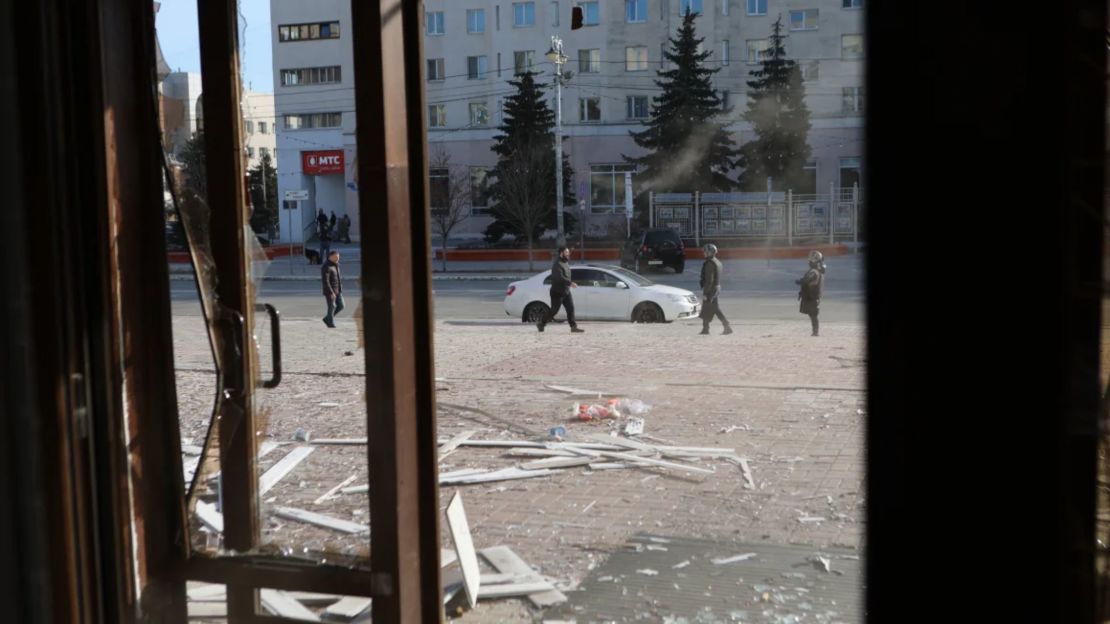 El ayuntamiento de Belgorod dañado tras ataques con drones a la ciudad el martes.