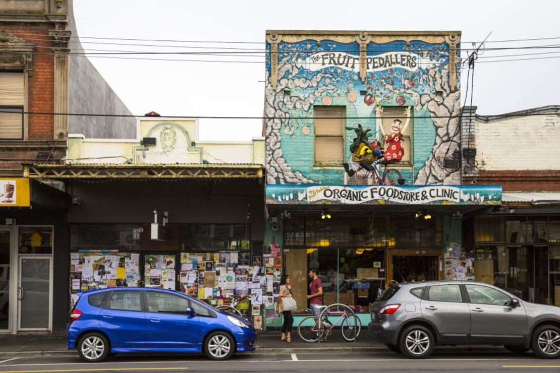 En el puesto número uno se encuentra High Street, Melbourne, Australia, elogiada por su ambiente animado y espíritu comunitario.