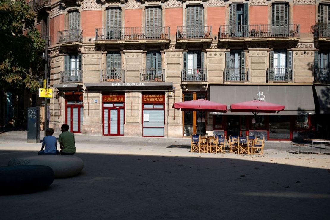 Consell de Cent, Barcelona, España: otra calle que defiende la transitabilidad, Consell de Cent ahora es totalmente peatonal.