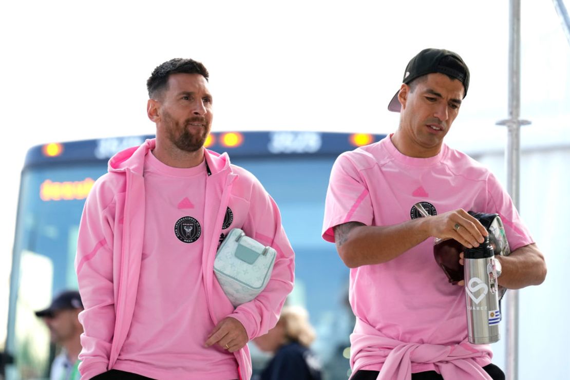 Lionel Messi y Luis Suarez en el Chase Stadium el de marzo de 2024. Crédito: Rich Storry/Getty Images