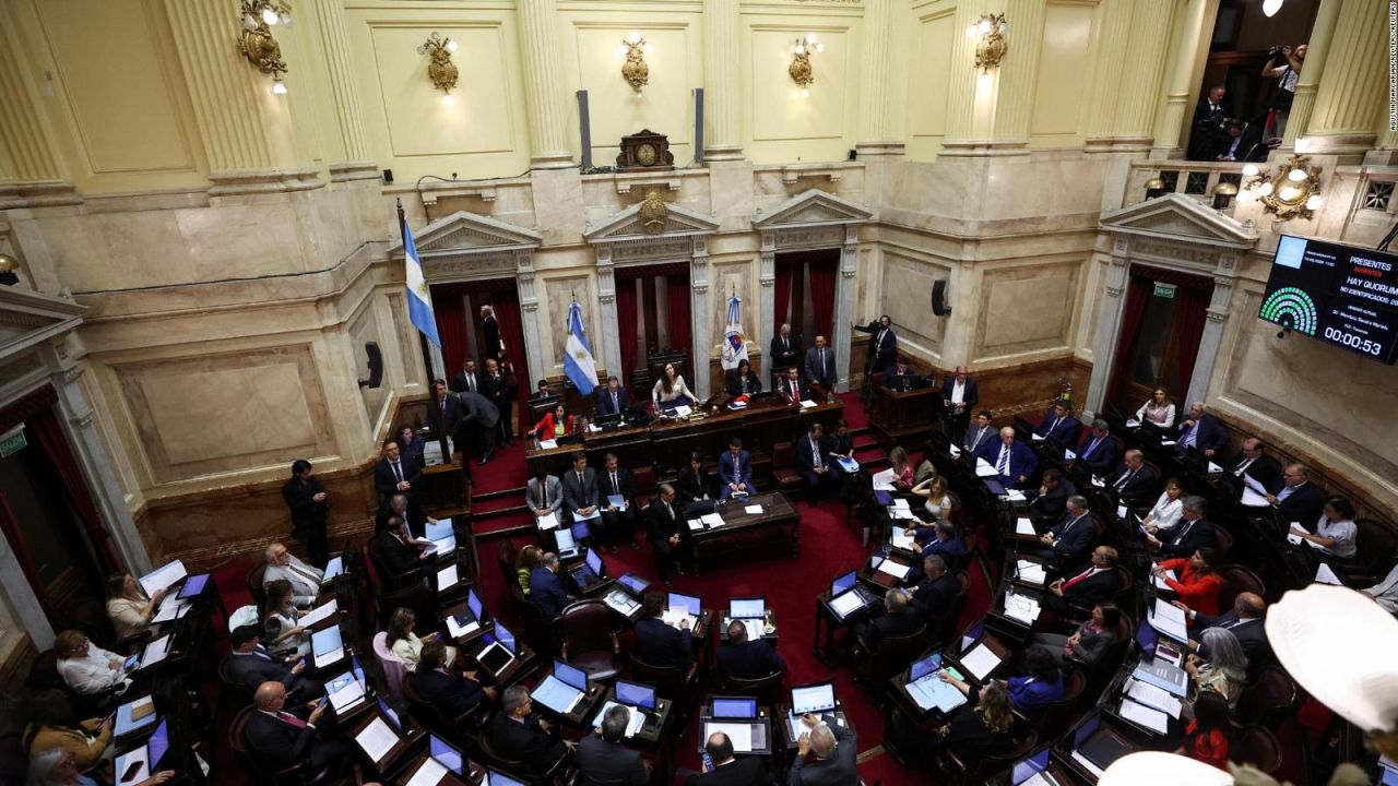 CNNE 1637718 - senado de argentina rechaza megadecreto de milei