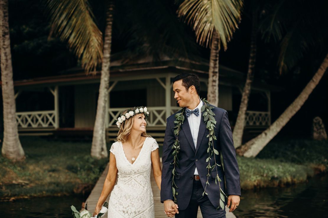 Christian y Aaron se casaron en Oahu, Hawai, en 2018. Crédito: Keani Bakula Photography