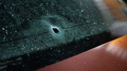 Se muestra un agujero de bala en un automóvil en Lerdo de Tejada, Veracruz, México, el 19 de enero de 2024. (Foto: Victoria Razo/AFP/vía Getty Images).