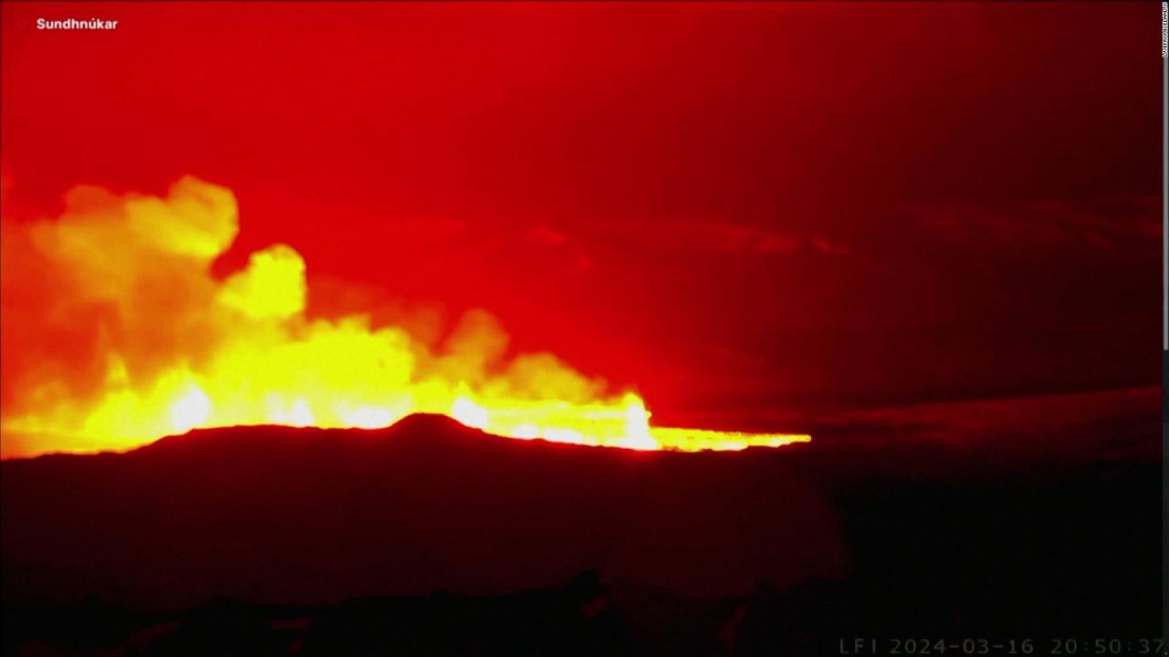 CNNE 1638628 - las impresionantes imagenes de la erupcion de un volcan en islandia